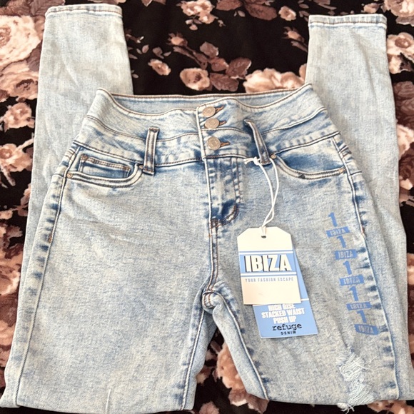 Refuge High Rise Light Blue Jeans - Picture 6 of 13